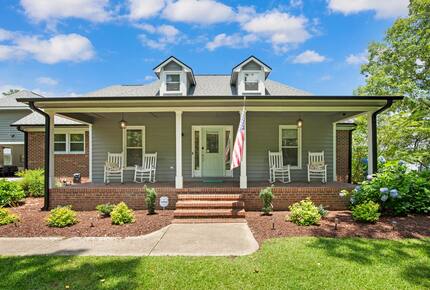 Parkton Waterfront Retreat - Parkton, North Carolina