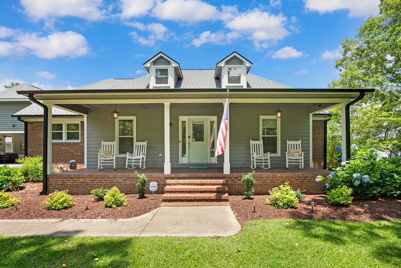 Parkton Waterfront Retreat - Parkton, North Carolina