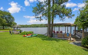 Parkton Waterfront Retreat - Parkton, North Carolina