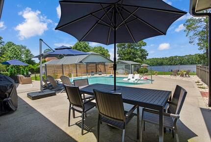 Parkton Waterfront Retreat - Parkton, North Carolina