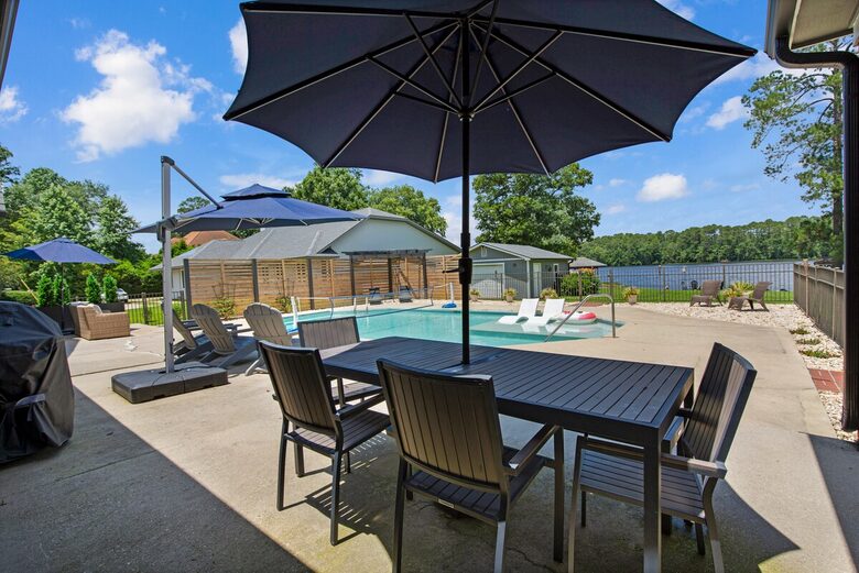 Parkton Waterfront Retreat - Parkton, North Carolina