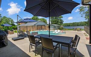 Parkton Waterfront Retreat - Parkton, North Carolina
