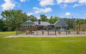 Parkton Waterfront Retreat - Parkton, North Carolina