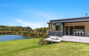 Matakana Water-View Escape - Matakana, New Zealand