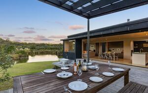 Matakana Water-View Escape - Matakana, New Zealand