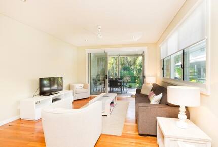 Free-Standing Coastal Retreat Steps from Blueys Beach - Blueys Beach, Australia