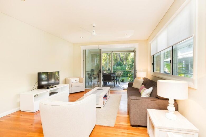 Free-Standing Coastal Retreat Steps from Blueys Beach - Blueys Beach, Australia