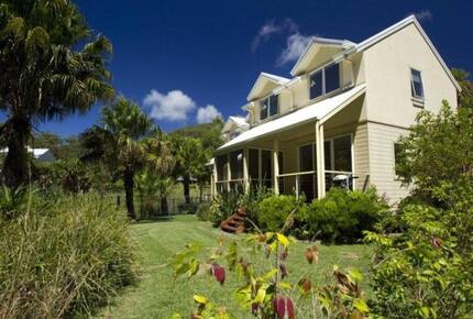 Free-Standing Coastal Retreat Steps from Blueys Beach - Blueys Beach, Australia