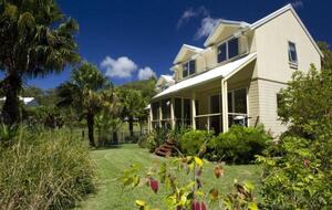 Free-Standing Coastal Retreat Steps from Blueys Beach - Blueys Beach, Australia