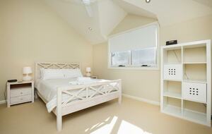 Free-Standing Coastal Retreat Steps from Blueys Beach - Blueys Beach, Australia