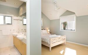 Free-Standing Coastal Retreat Steps from Blueys Beach - Blueys Beach, Australia