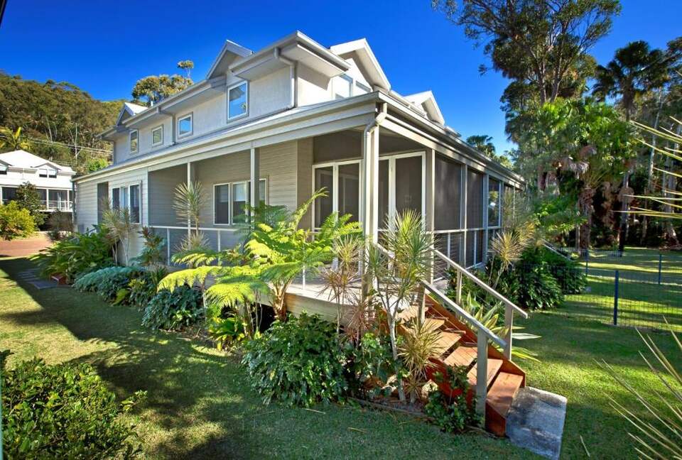 Free-Standing Coastal Retreat Steps from Blueys Beach - Blueys Beach, Australia