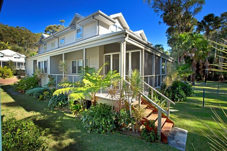 Free-Standing Coastal Retreat Steps from Blueys Beach - Blueys Beach, Australia