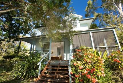 Free-Standing Coastal Retreat Steps from Blueys Beach - Blueys Beach, Australia