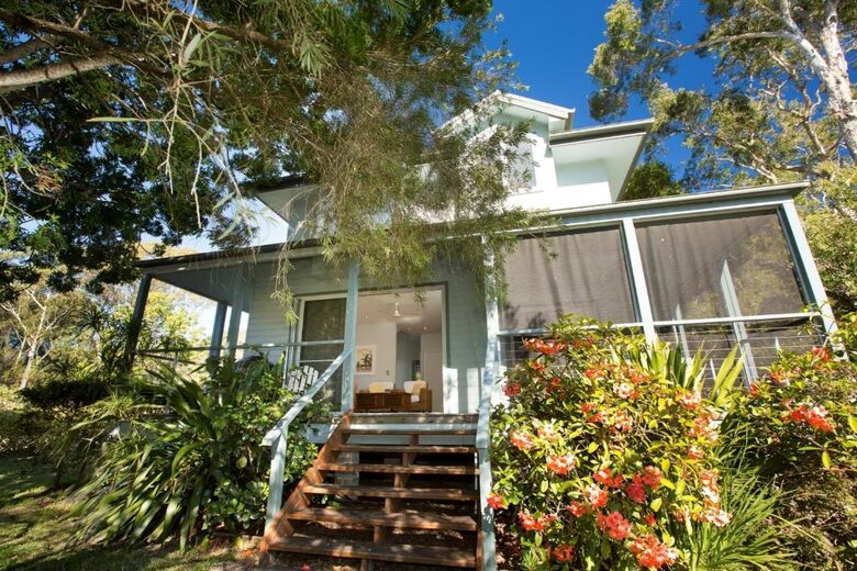 Free-Standing Coastal Retreat Steps from Blueys Beach - Blueys Beach, Australia