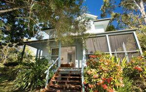 Free-Standing Coastal Retreat Steps from Blueys Beach - Blueys Beach, Australia