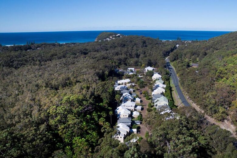 Free-Standing Coastal Retreat Steps from Blueys Beach - Blueys Beach, Australia