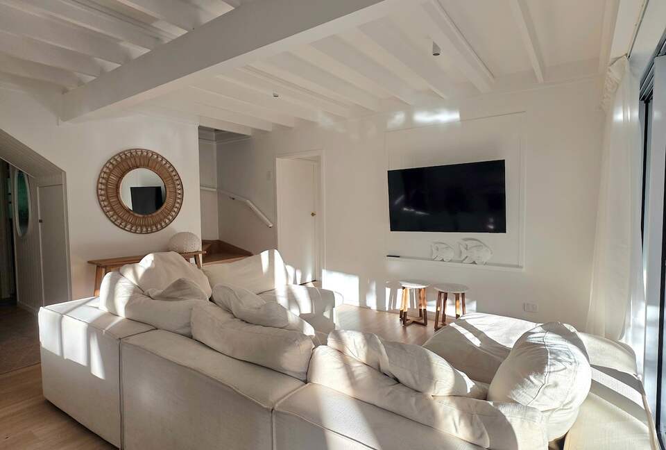 Designer Beach House Steps from Cylinder Beach - Point Lookout, Australia