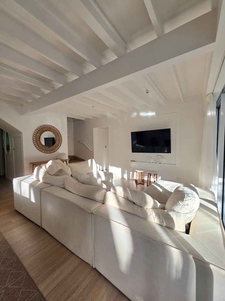 Designer Beach House Steps from Cylinder Beach - Point Lookout, Australia