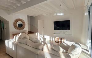 Designer Beach House Steps from Cylinder Beach - Point Lookout, Australia