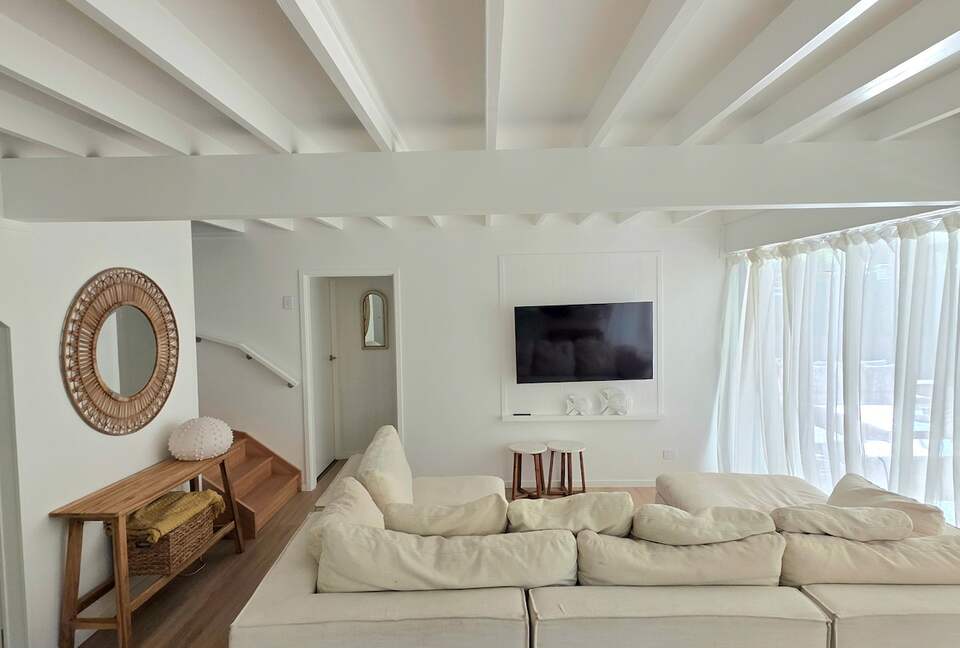 Designer Beach House Steps from Cylinder Beach - Point Lookout, Australia