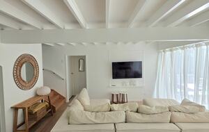 Designer Beach House Steps from Cylinder Beach - Point Lookout, Australia