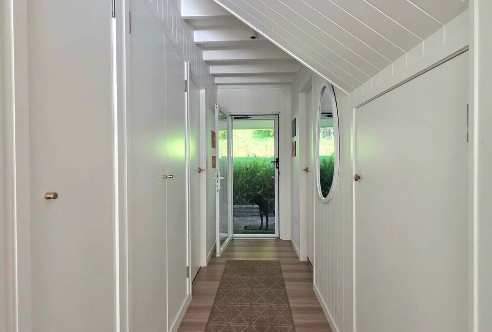 Designer Beach House Steps from Cylinder Beach - Point Lookout, Australia