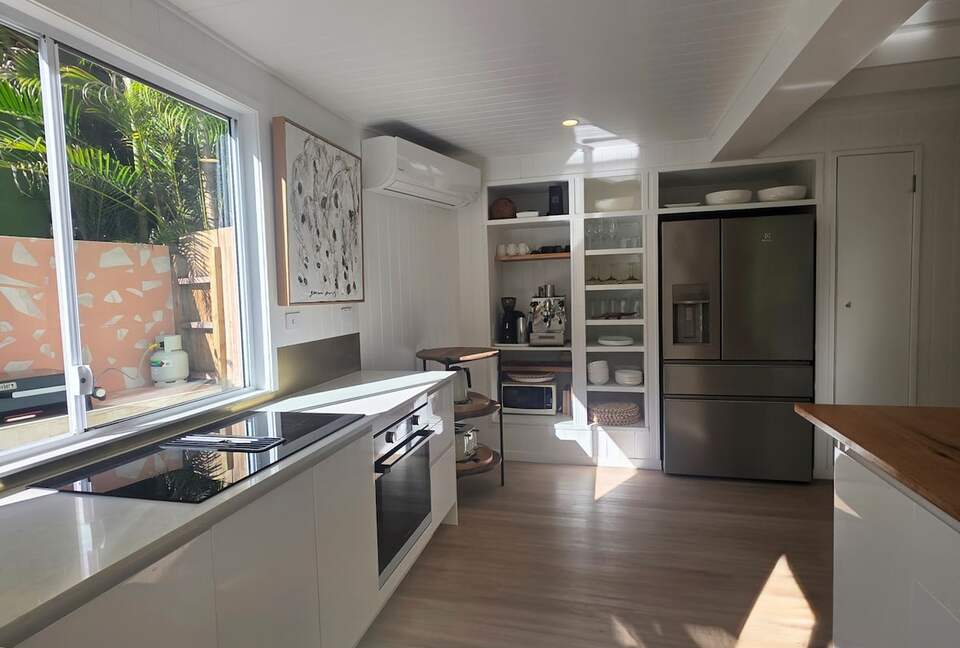 Designer Beach House Steps from Cylinder Beach - Point Lookout, Australia