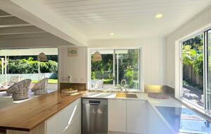 Designer Beach House Steps from Cylinder Beach - Point Lookout, Australia