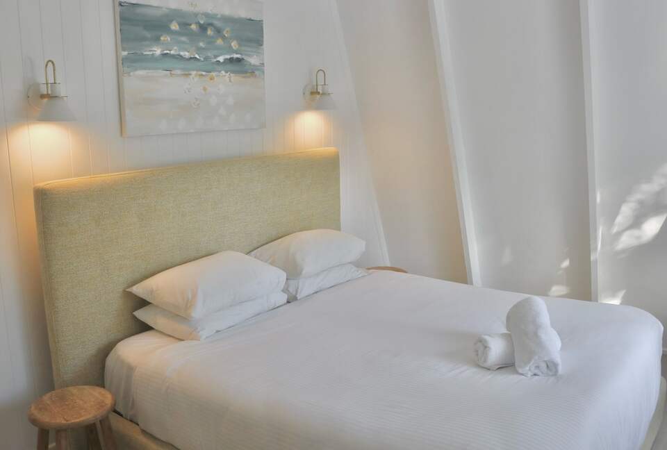 Designer Beach House Steps from Cylinder Beach - Point Lookout, Australia