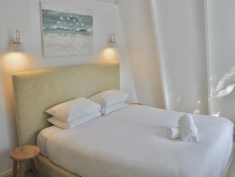 Designer Beach House Steps from Cylinder Beach - Point Lookout, Australia