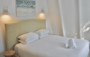 Designer Beach House Steps from Cylinder Beach - Point Lookout, Australia