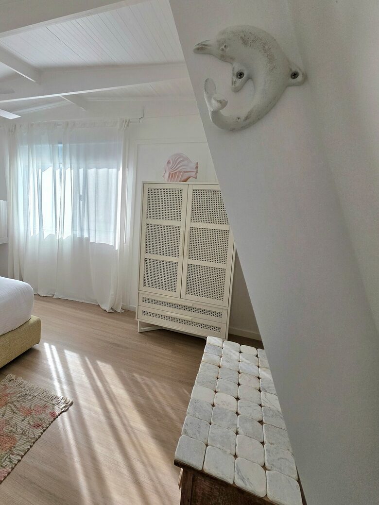 Designer Beach House Steps from Cylinder Beach - Point Lookout, Australia