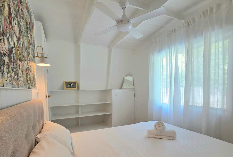 Designer Beach House Steps from Cylinder Beach - Point Lookout, Australia