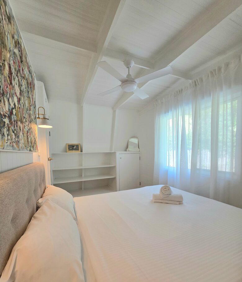 Designer Beach House Steps from Cylinder Beach - Point Lookout, Australia