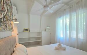 Designer Beach House Steps from Cylinder Beach - Point Lookout, Australia