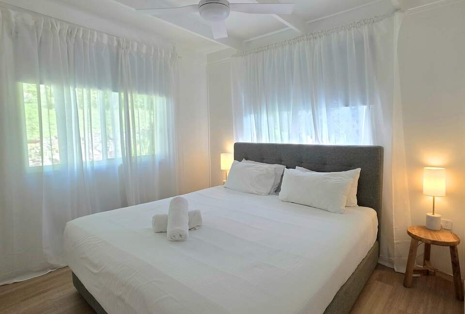 Designer Beach House Steps from Cylinder Beach - Point Lookout, Australia