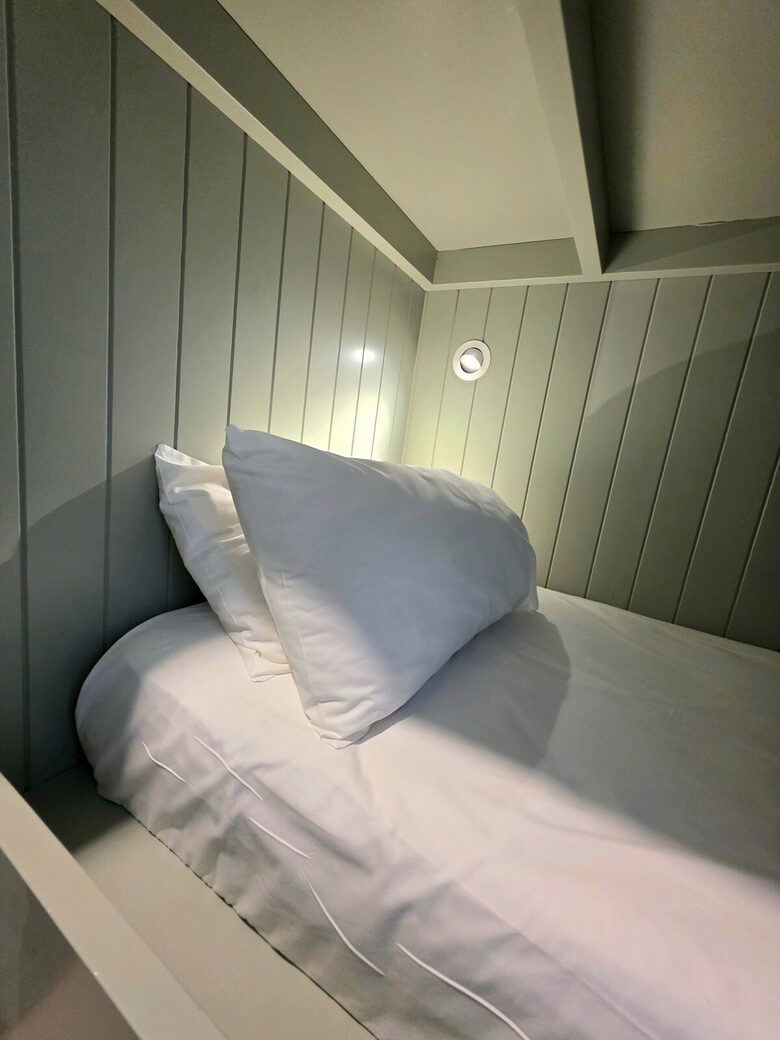 Designer Beach House Steps from Cylinder Beach - Point Lookout, Australia