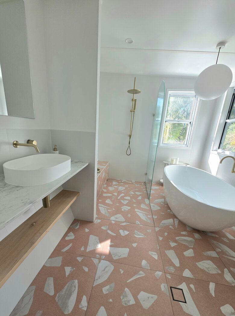 Designer Beach House Steps from Cylinder Beach - Point Lookout, Australia