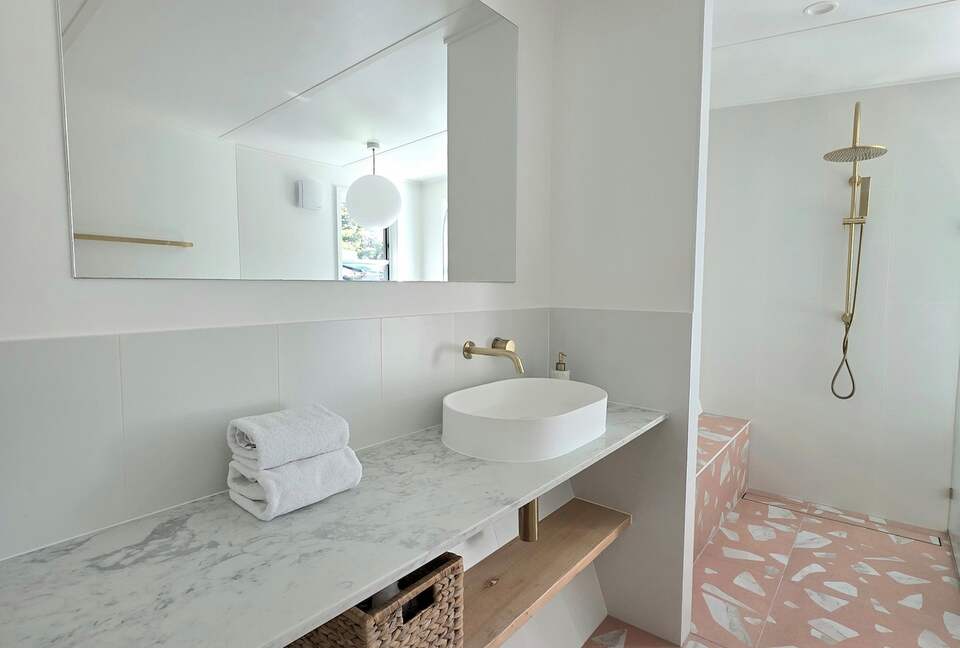 Designer Beach House Steps from Cylinder Beach - Point Lookout, Australia