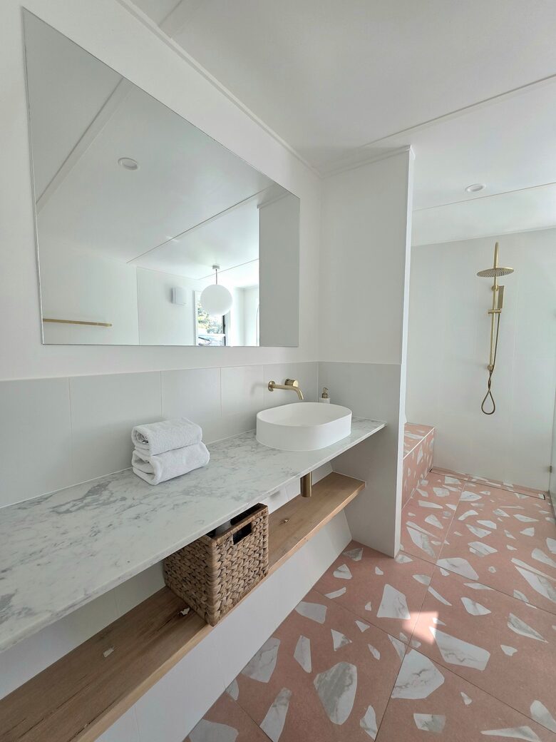 Designer Beach House Steps from Cylinder Beach - Point Lookout, Australia