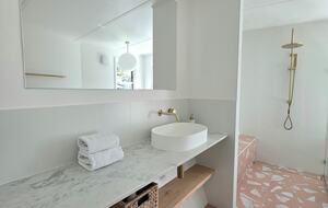 Designer Beach House Steps from Cylinder Beach - Point Lookout, Australia