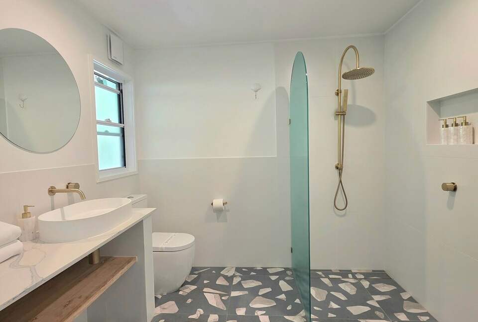 Designer Beach House Steps from Cylinder Beach - Point Lookout, Australia