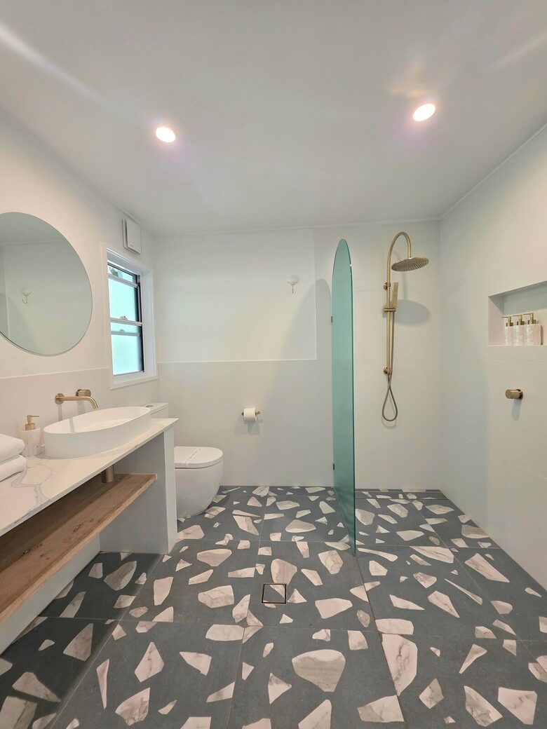 Designer Beach House Steps from Cylinder Beach - Point Lookout, Australia