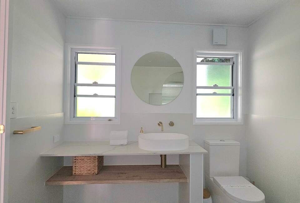 Designer Beach House Steps from Cylinder Beach - Point Lookout, Australia