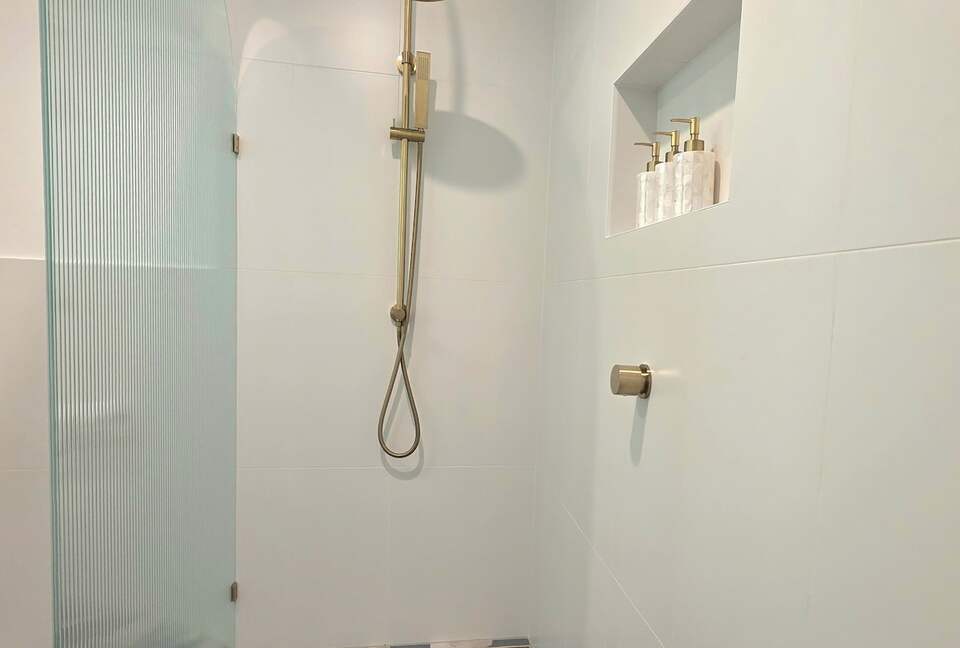 Designer Beach House Steps from Cylinder Beach - Point Lookout, Australia