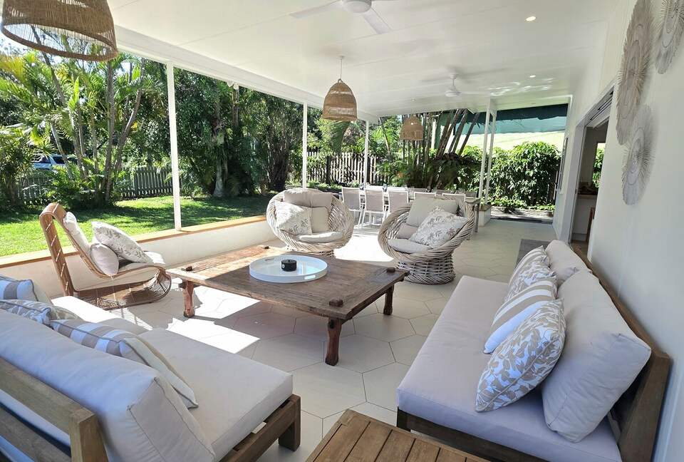 Designer Beach House Steps from Cylinder Beach - Point Lookout, Australia