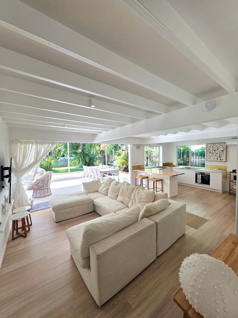 Designer Beach House Steps from Cylinder Beach - Point Lookout, Australia