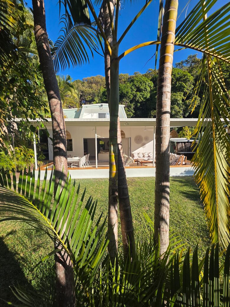 Designer Beach House Steps from Cylinder Beach - Point Lookout, Australia