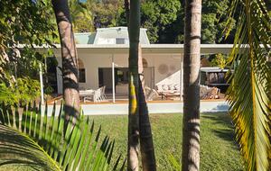 Designer Beach House Steps from Cylinder Beach - Point Lookout, Australia